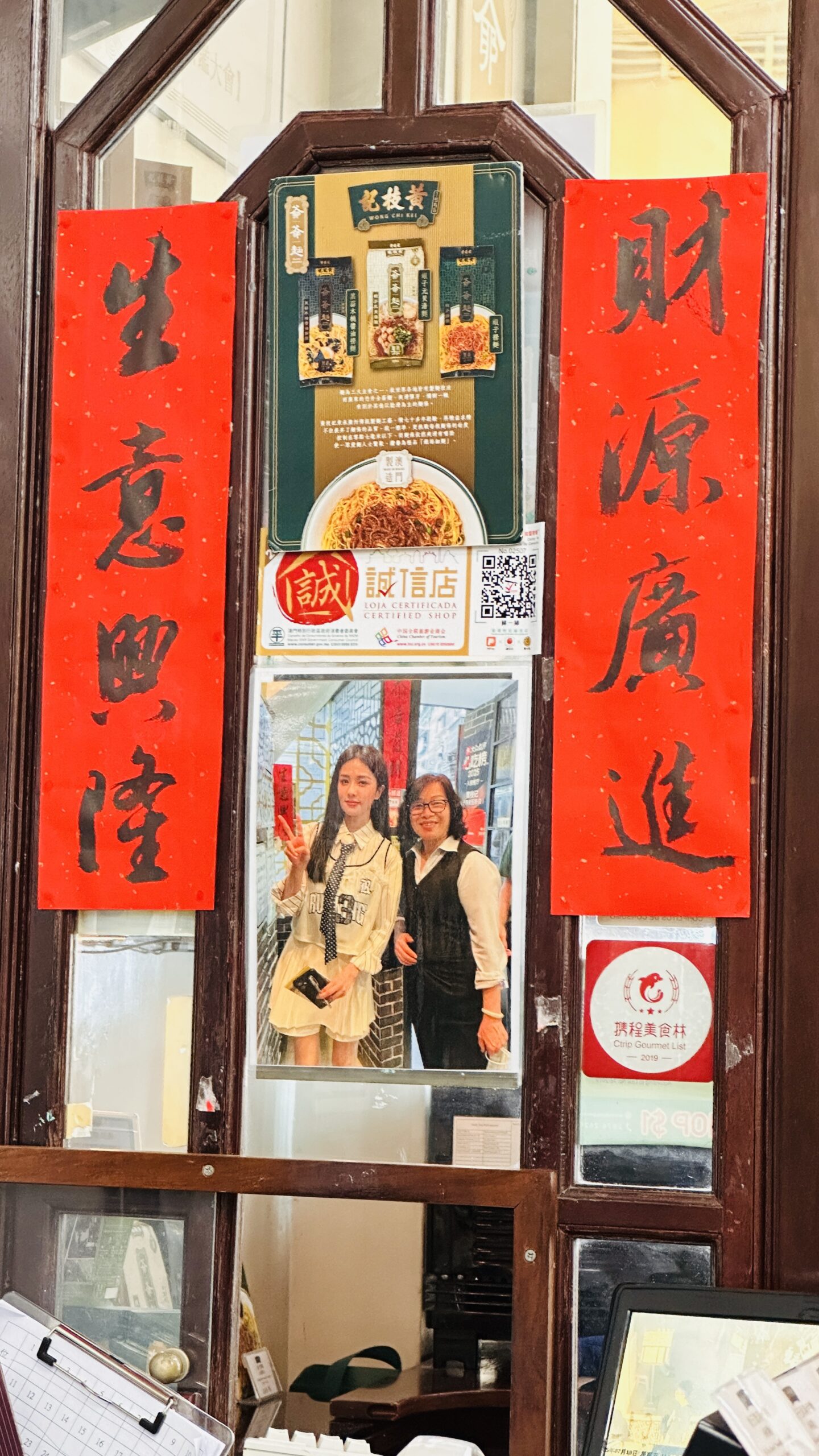 议事亭前地的波浪纹地面，是澳门最容易被记住的图案