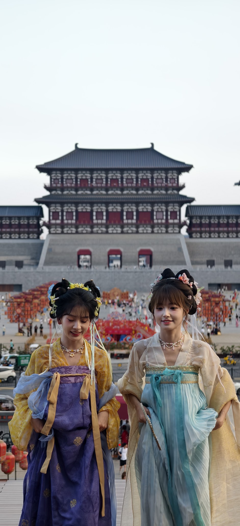 应天门前偶遇的两位汉服姑娘