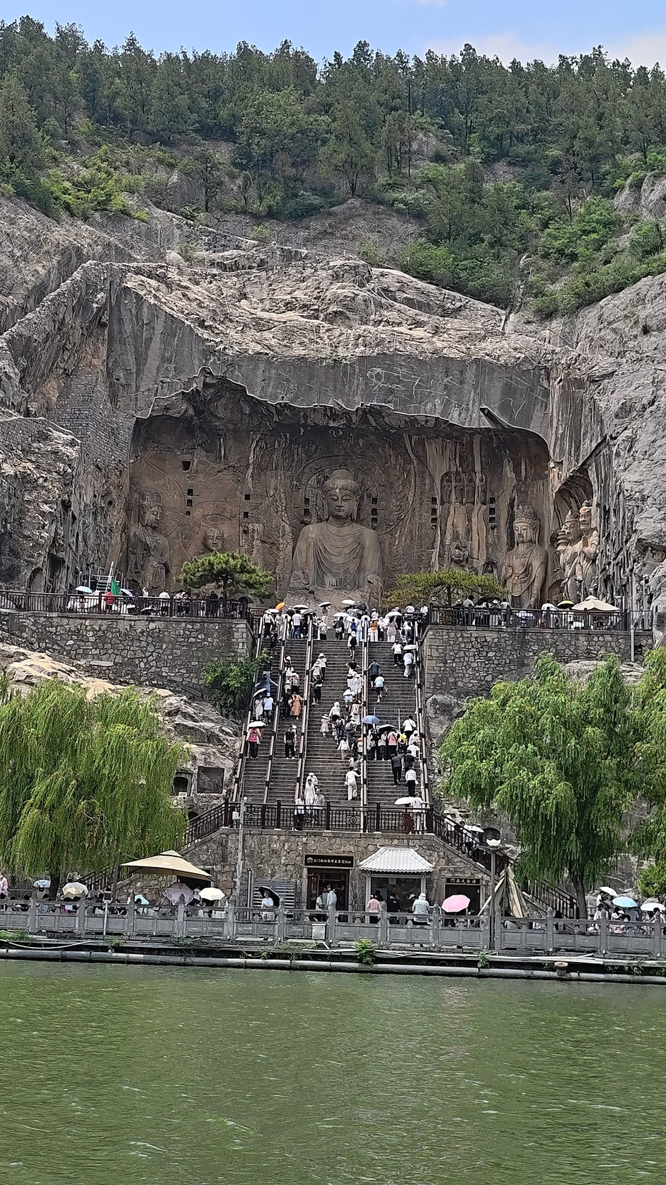 洛阳龙门石窟奉先寺全景