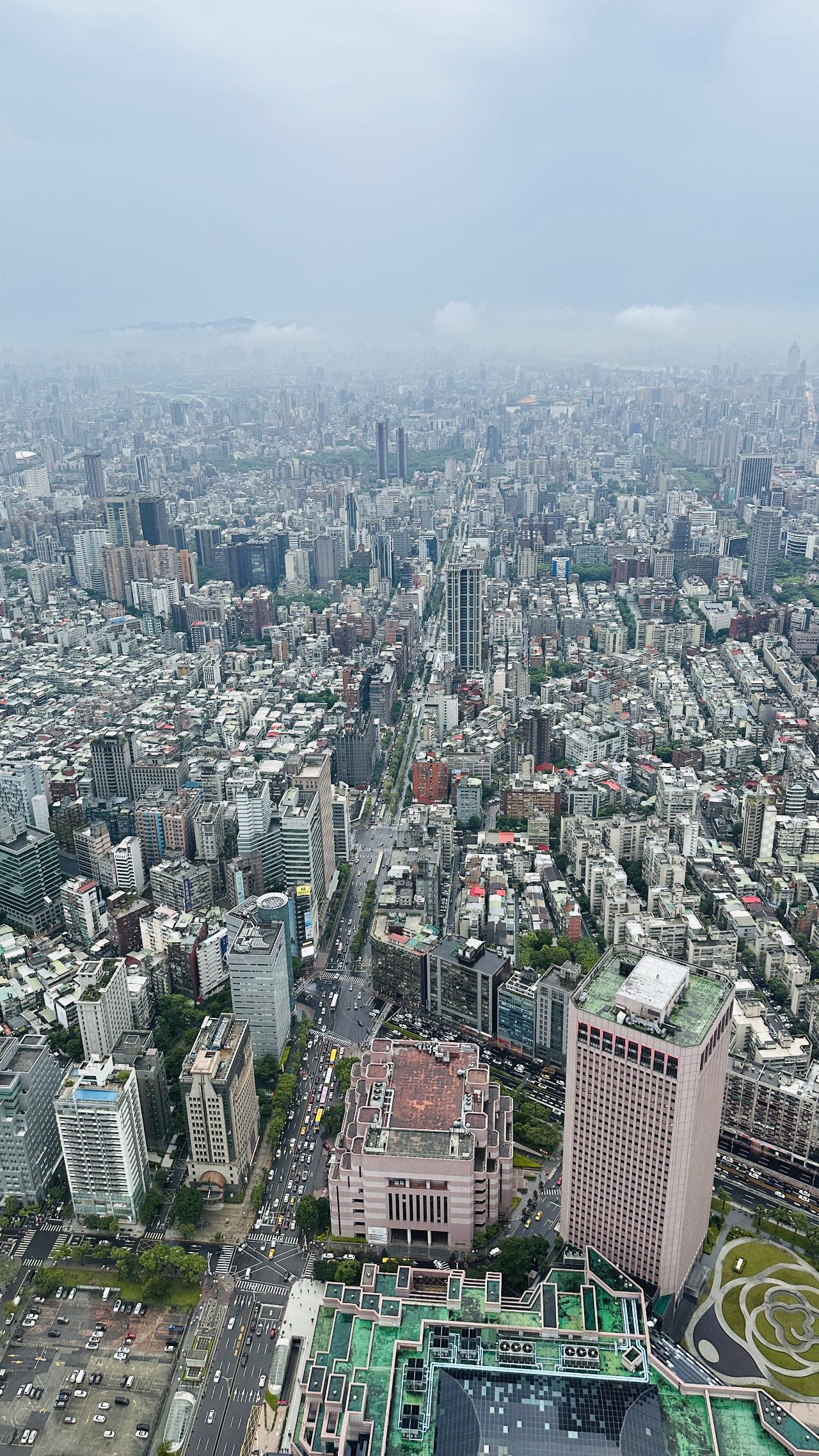 从高处看出去，台北的城市网格突然有了秩序