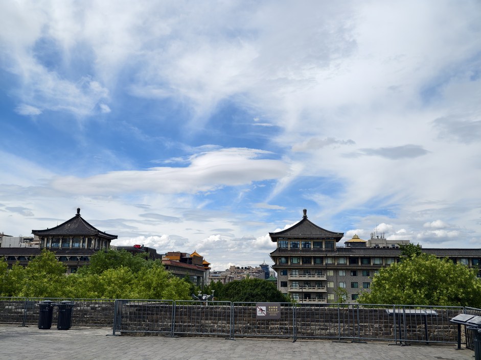 西安城墙上看到的城市天际线